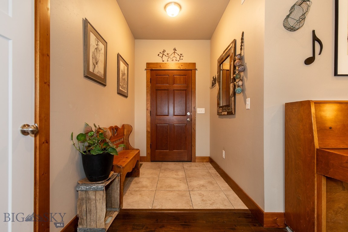 1005 Las Campanas