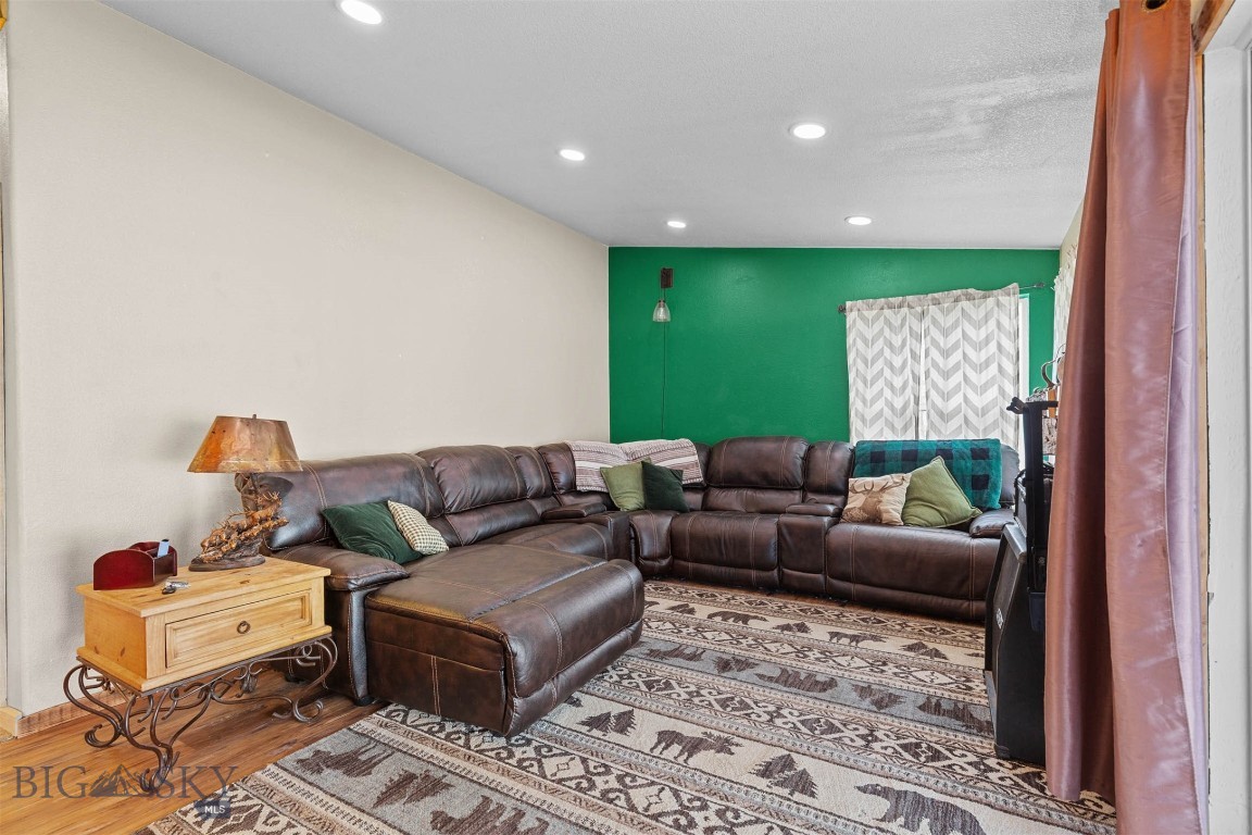 810 Golden West Drive