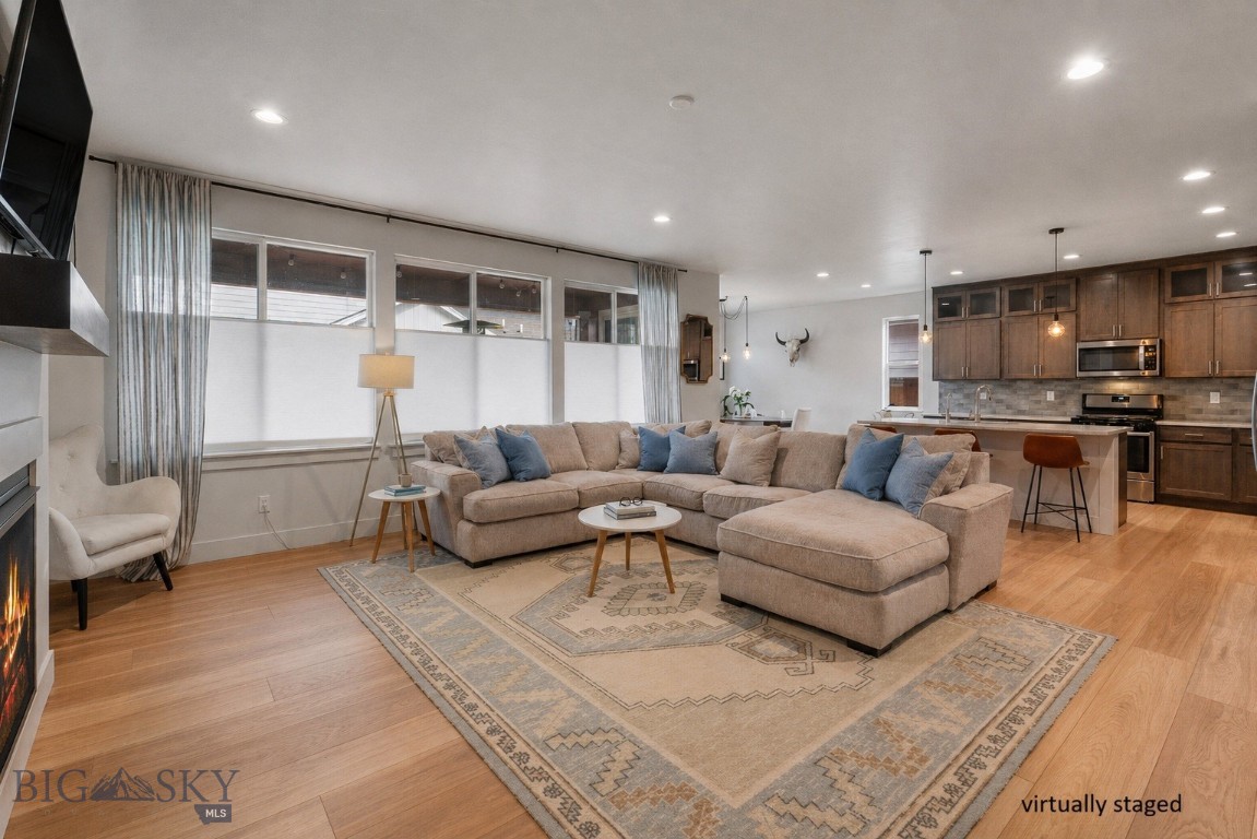 1704 Deadwood Loop, Belgrade