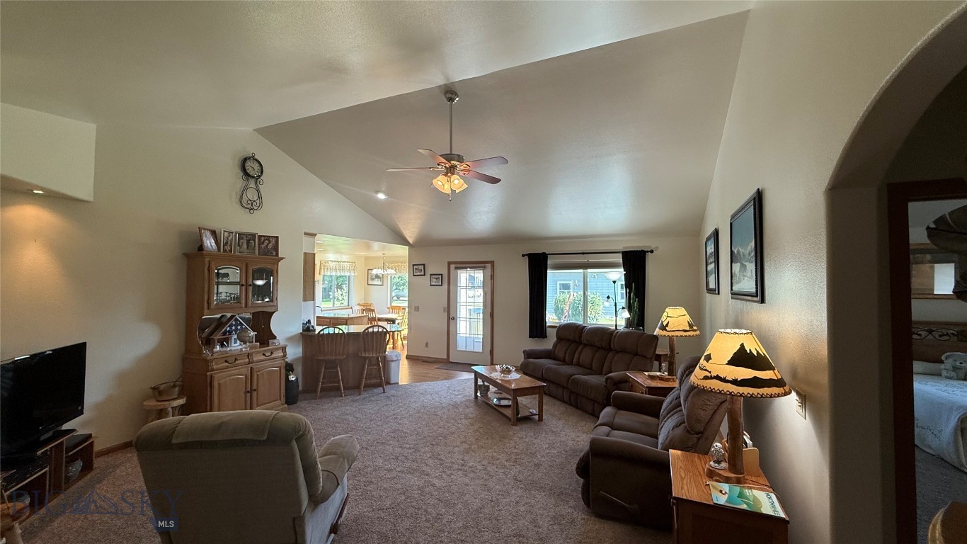 129 E Tobiano Trail