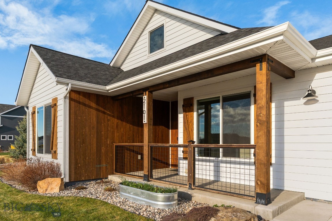 2101 E Silver Circle